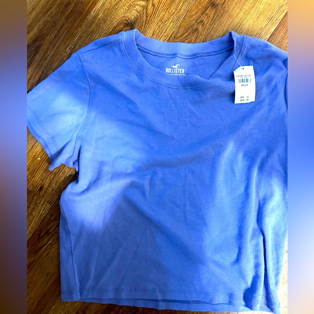 Color~light blue Brand-Hollister Size~Medium